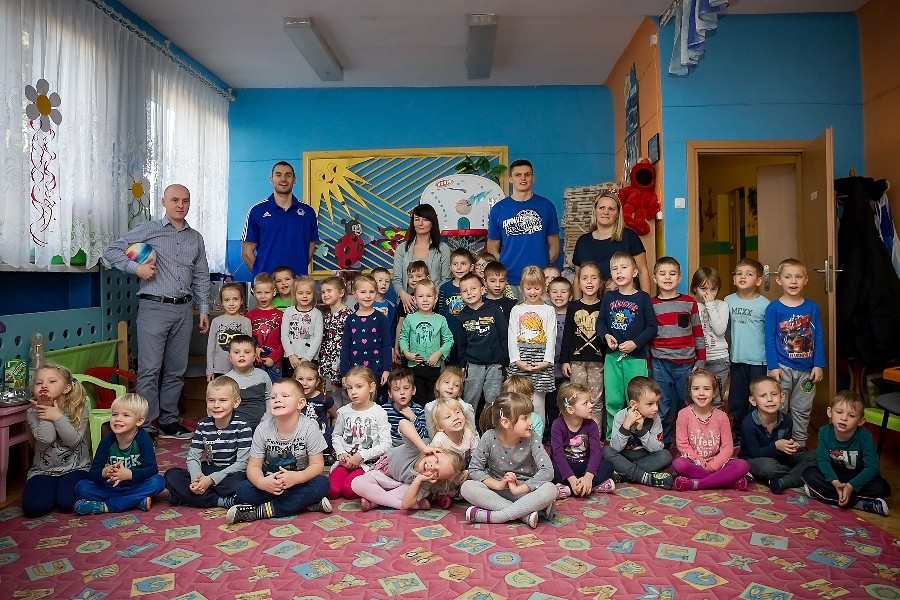 Rottweilery w przedszkolu
