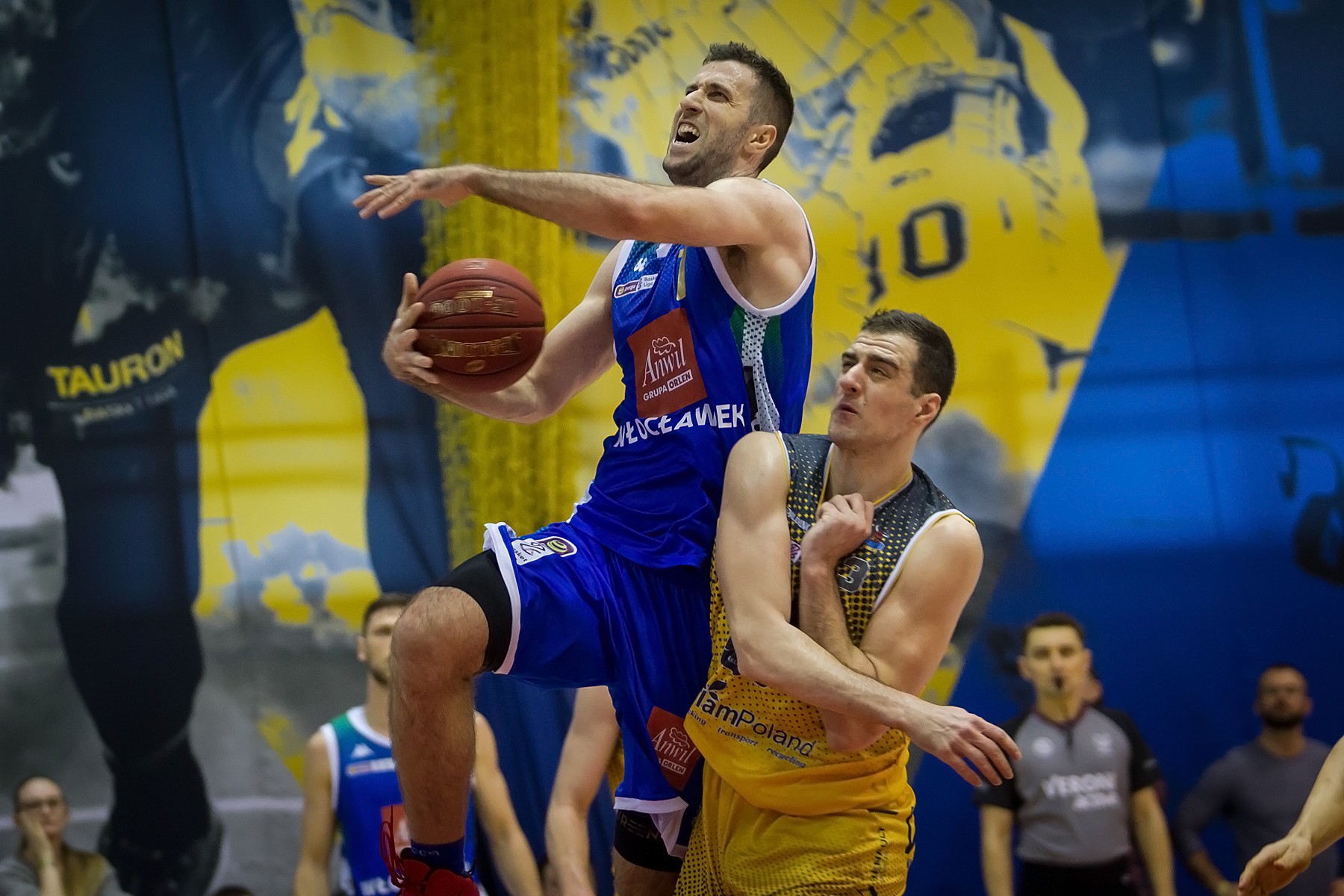 Mistrz wygrywa u wicemistrza