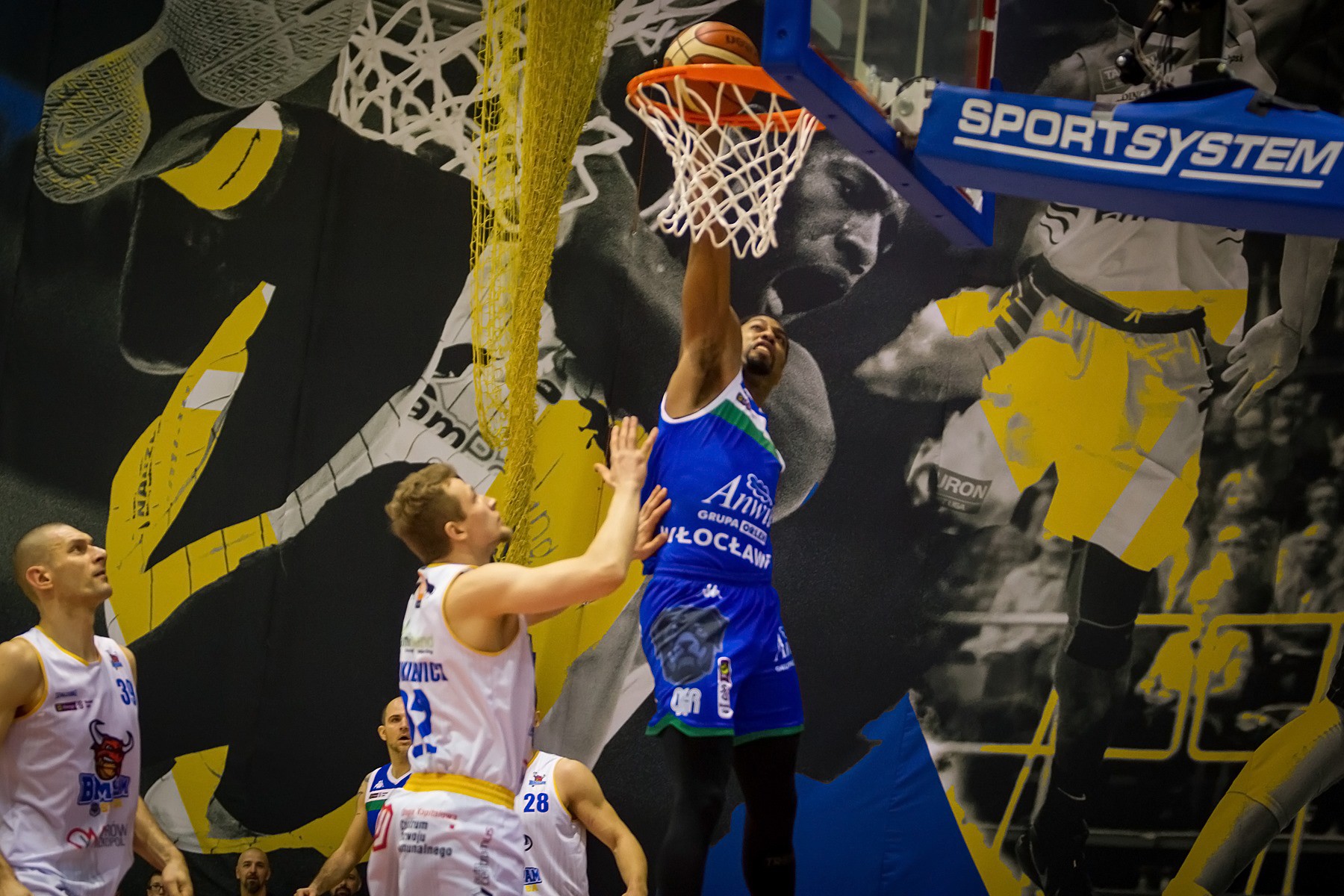 Simon cichy zabójca, Anwil zwycięża w Ostrowie