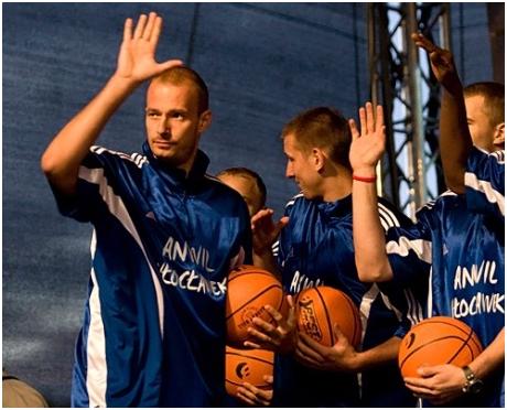 M. Paravinja: Nie duszę w sobie emocji