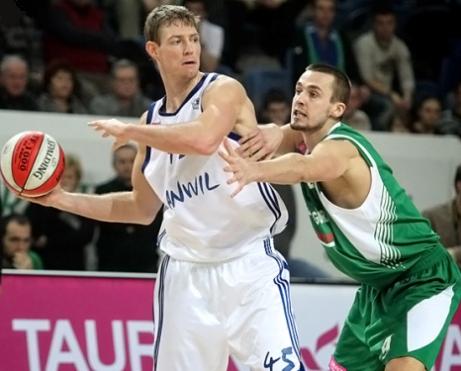 Paul Miller MVP lutego
