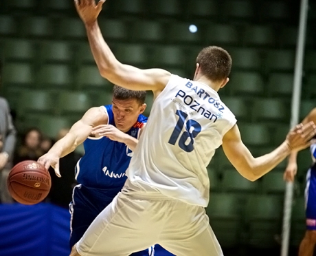 Mateusz Bartosz zamyka skład Anwilu