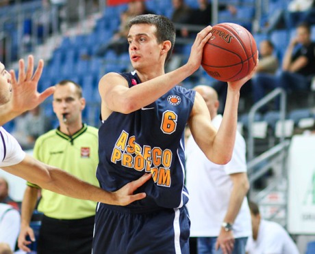Piotr Pamula in, Mateusz Bartosz out
